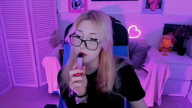RubyBennett online show from September 12, 7:18 am