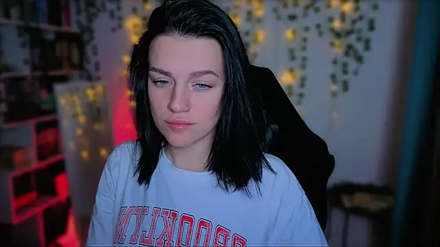 raspberry  girl  online show from September 28, 9:42 pm