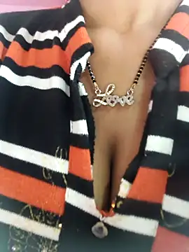 posewith online show from November 11, 6:53 am