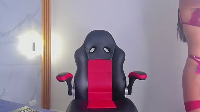 Snapshot of stephany_milan chatting on October 17, 12:52 pm stephany milan online show from October 17, 12:52 pm