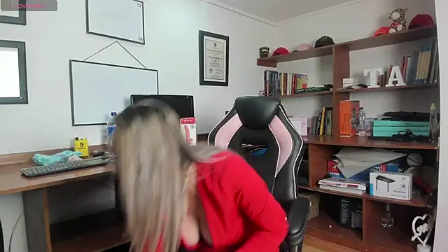 Snapshot of GretaVoss_ chatting on September 18, 10:08 pm GretaVoss  online show from September 18, 10:08 pm