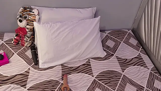 HatsaJones online show from April 14, 4:12 am