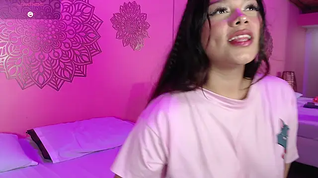 Snapshot of HatsaJones chatting on October 4, 4:40 am HatsaJones online show from October 4, 4:40 am