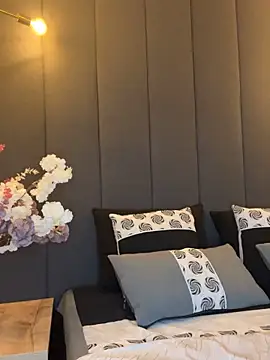 TiffanyyLam online show from September 12, 11:28 am