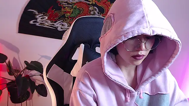 Ellyuwuw online show from March 10, 9:08 pm