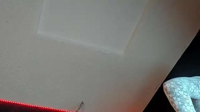 Snapshot of LolaXXXperience chatting on October 21, 11:36 am LolaXXXperience online show from October 21, 11:36 am