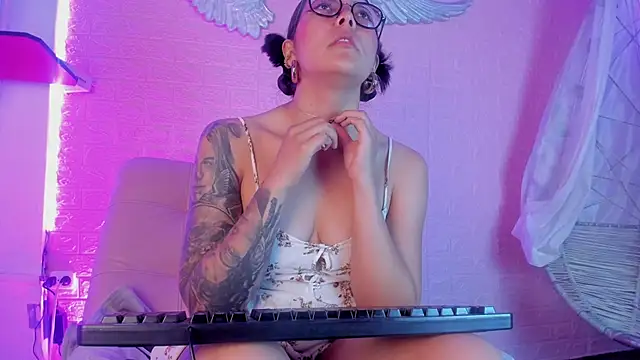 Snapshot of LolaXXXperience chatting on October 3, 12:10 pm LolaXXXperience online show from October 3, 12:10 pm