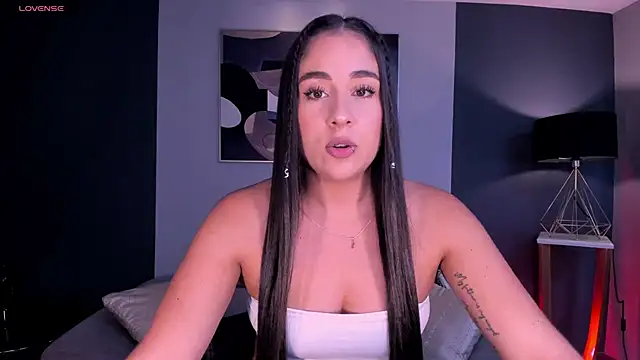 Snapshot of SussyBellX chatting on October 21, 8:13 pm SussyBellX online show from October 21, 8:13 pm