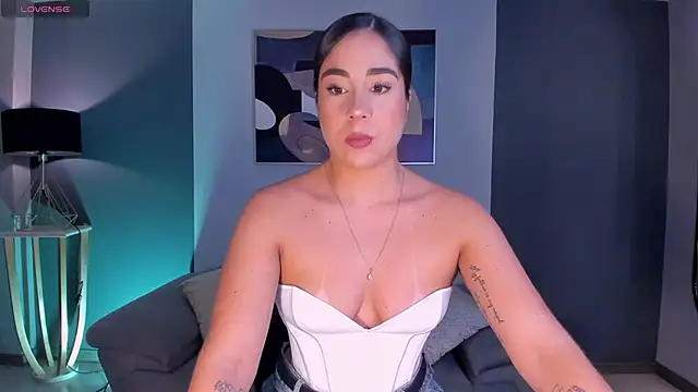 Snapshot of SussyBellX chatting on October 3, 8:03 pm SussyBellX online show from October 3, 8:03 pm