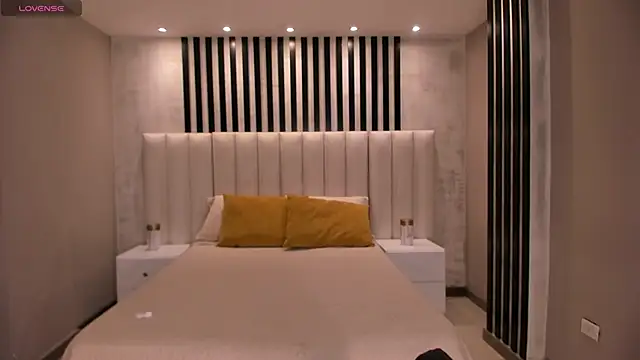 BrendaKoleman  online show from October 18, 4:15 am