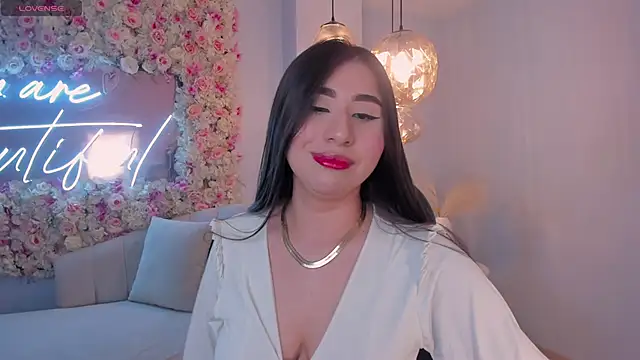 Snapshot of MayaMoretti_ chatting on October 21, 3:32 am MayaMoretti online show from October 21, 3:32 am