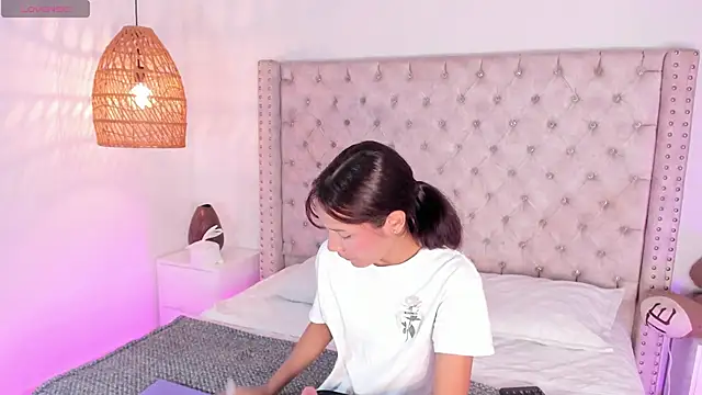 AdharaMancinii online show from October 23, 11:49 am