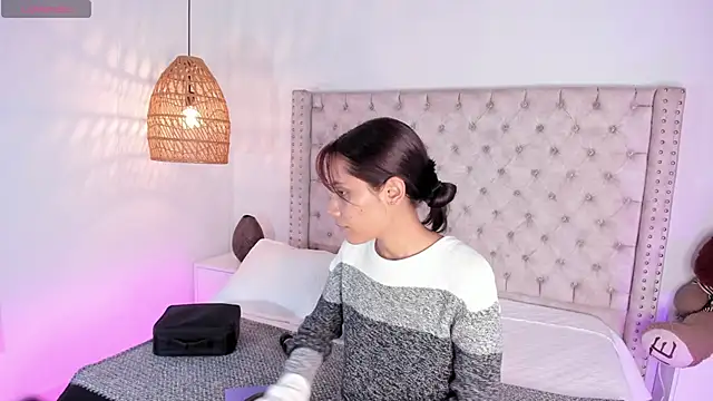 AdharaMancinii online show from September 30, 11:38 am