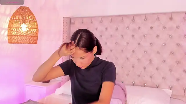 AdharaMancinii online show from October 10, 12:10 pm