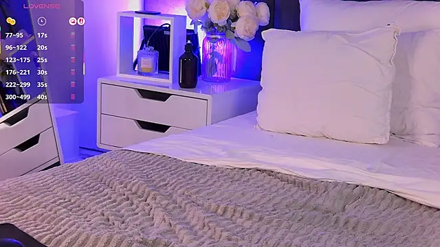 LillySvon online show from November 4, 8:25 pm