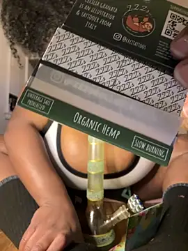 Snapshot of bunbun420247 chatting on October 12, 1:52 am bunbun420247 online show from October 12, 1:52 am