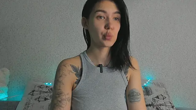 Snapshot of ArianaWalker77 chatting on September 21, 4:11 am ArianaWalker77 online show from September 21, 4:11 am