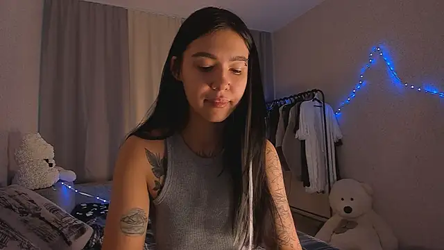 Snapshot of ArianaWalker77 chatting on October 28, 3:01 am ArianaWalker77 online show from October 28, 3:01 am