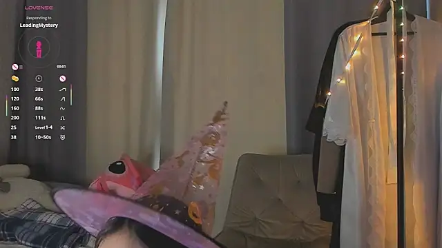 Snapshot of ArianaWalker77 chatting on October 7, 3:44 am ArianaWalker77 online show from October 7, 3:44 am