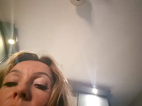 sexymomma12345 online show from September 16, 9:01 pm