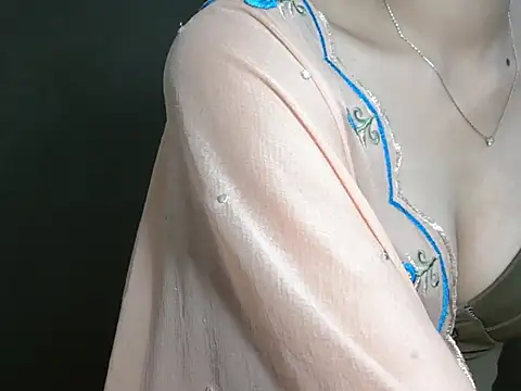 Snapshot of cute_seemu chatting on October 4, 5:57 am cute seemu online show from October 4, 5:57 am