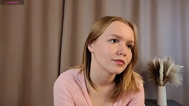 Snapshot of VinnieSerrano chatting on October 18, 2:09 pm VinnieSerrano online show from October 18, 2:09 pm