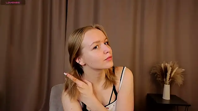 Snapshot of VinnieSerrano chatting on October 22, 1:05 pm VinnieSerrano online show from October 22, 1:05 pm