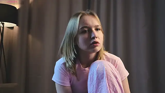 Snapshot of VinnieSerrano chatting on October 1, 1:05 pm VinnieSerrano online show from October 1, 1:05 pm