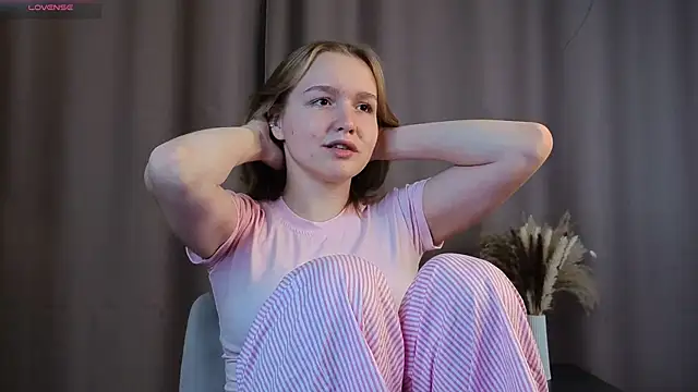 Snapshot of VinnieSerrano chatting on October 8, 1:04 pm VinnieSerrano online show from October 8, 1:04 pm