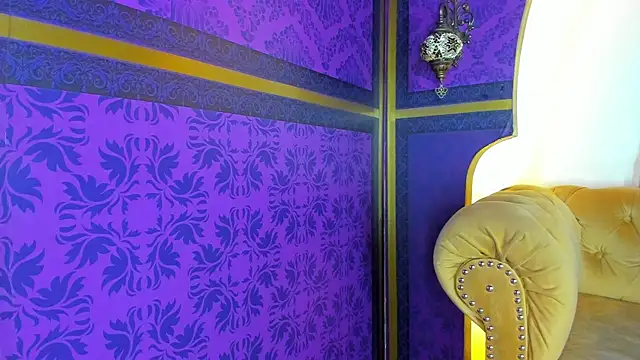 Snapshot of Emily_Mitchell chatting on October 3, 8:25 pm Emily Mitchell online show from October 3, 8:25 pm