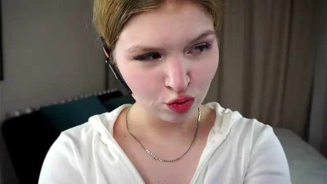 Snapshot of ShontaWasilko chatting on October 17, 7:28 pm ShontaWasilko online show from October 17, 7:28 pm