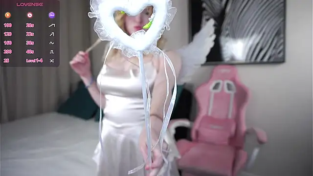 Snapshot of ShontaWasilko chatting on October 29, 6:10 pm ShontaWasilko online show from October 29, 6:10 pm