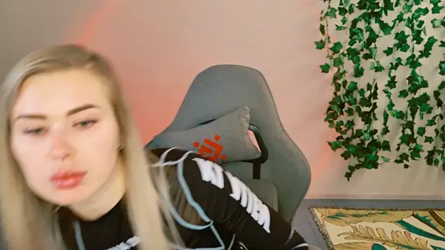 AdelLoyss online show from September 18, 9:08 am