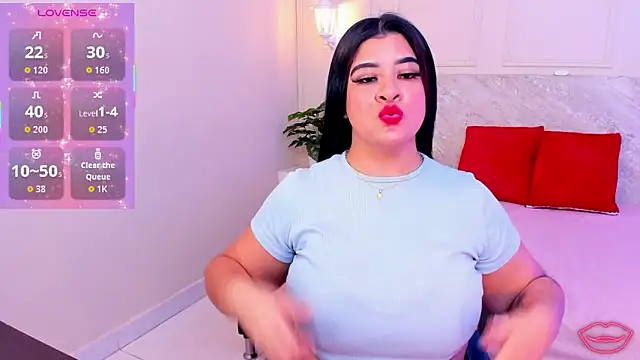 Snapshot of TianaGlow26 chatting on October 30, 7:37 pm TianaGlow26 online show from October 30, 7:37 pm