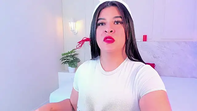 Snapshot of TianaGlow26 chatting on October 25, 7:43 pm TianaGlow26 online show from October 25, 7:43 pm