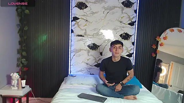 SpicyBoys X online show from April 17, 2:02 am