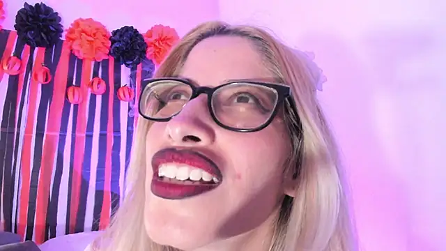 Snapshot of MerryyMendez chatting on October 29, 2:16 am MerryyMendez online show from October 29, 2:16 am