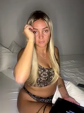 Snapshot of madiiy chatting on September 28, 8:14 pm madiiy online show from September 28, 8:14 pm