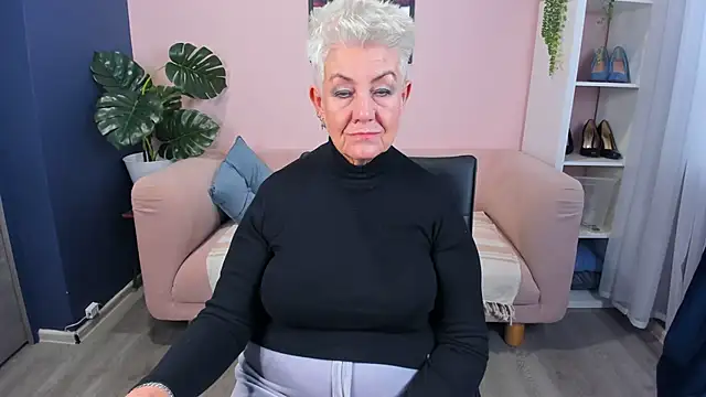 Snapshot of HotandMature chatting on October 3, 8:08 am HotandMature online show from October 3, 8:08 am