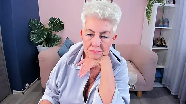 Snapshot of HotandMature chatting on September 29, 8:08 am HotandMature online show from September 29, 8:08 am