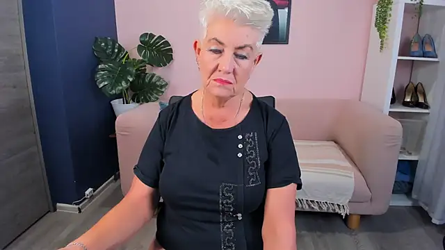 Snapshot of HotandMature chatting on September 20, 9:18 am HotandMature online show from September 20, 9:18 am