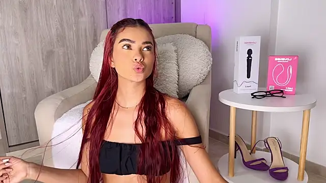 emilytolson  online show from September 12, 7:21 pm