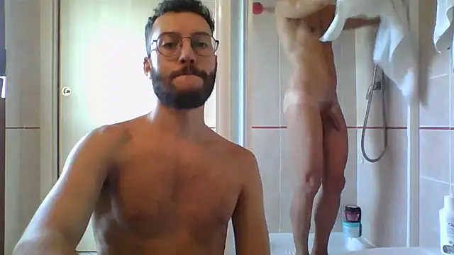 Snapshot of Amicisegreti chatting on October 15, 9:01 am Amicisegreti online show from October 15, 9:01 am