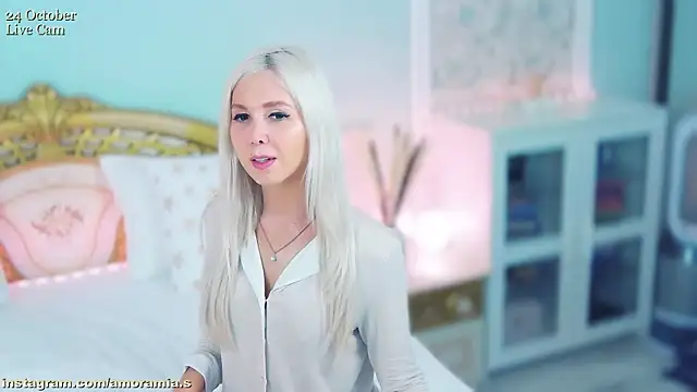 Snapshot of Amoramias chatting on October 24, 7:21 pm Amoramias online show from October 24, 7:21 pm