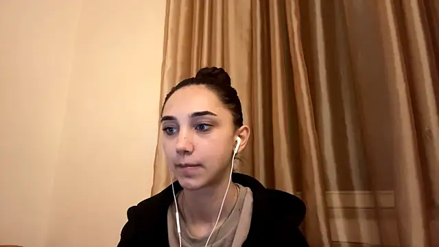 Snapshot of LinaMour chatting on October 4, 10:25 pm LinaMour online show from October 4, 10:25 pm