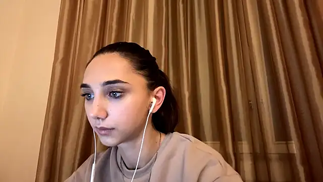 Snapshot of LinaMour chatting on September 26, 11:23 pm LinaMour online show from September 26, 11:23 pm