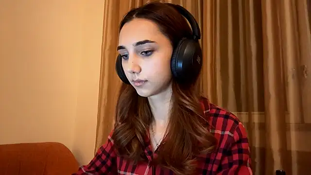 Snapshot of LinaMour chatting on September 17, 10:19 pm LinaMour online show from September 17, 10:19 pm