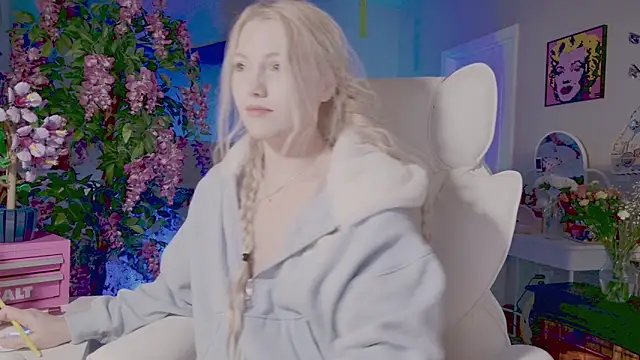 Talulaa online show from April 13, 7:47 pm