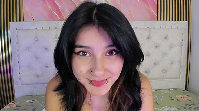 Snapshot of Lucy_boobss chatting on October 15, 11:35 am Lucy boobss online show from October 15, 11:35 am