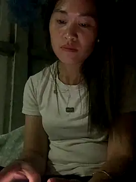 tuyetnhi-00 online show from October 24, 2:02 pm